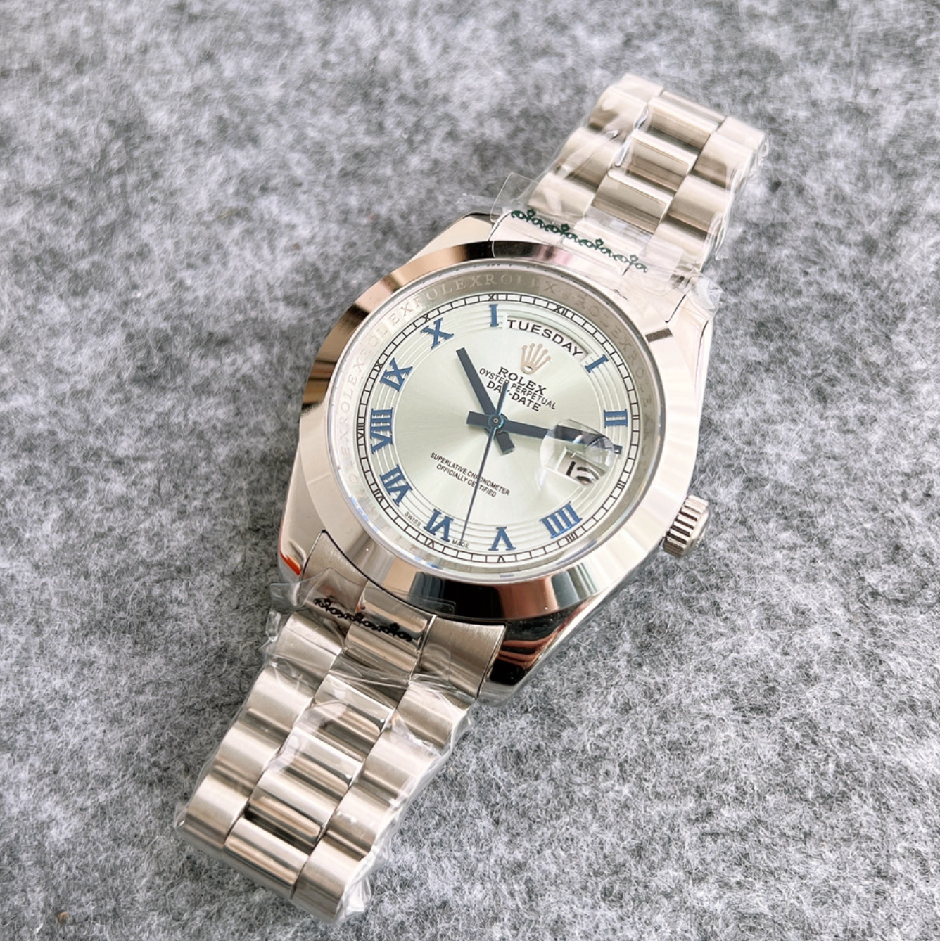 Luxury Pearl Finish Fashion Watch