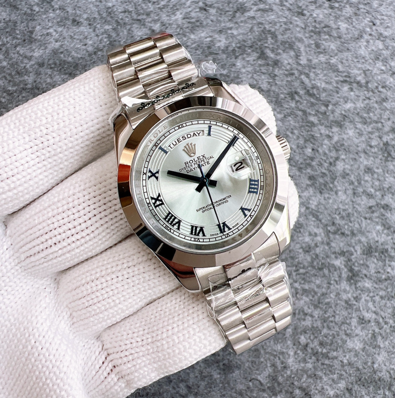 Luxury Pearl Finish Fashion Watch