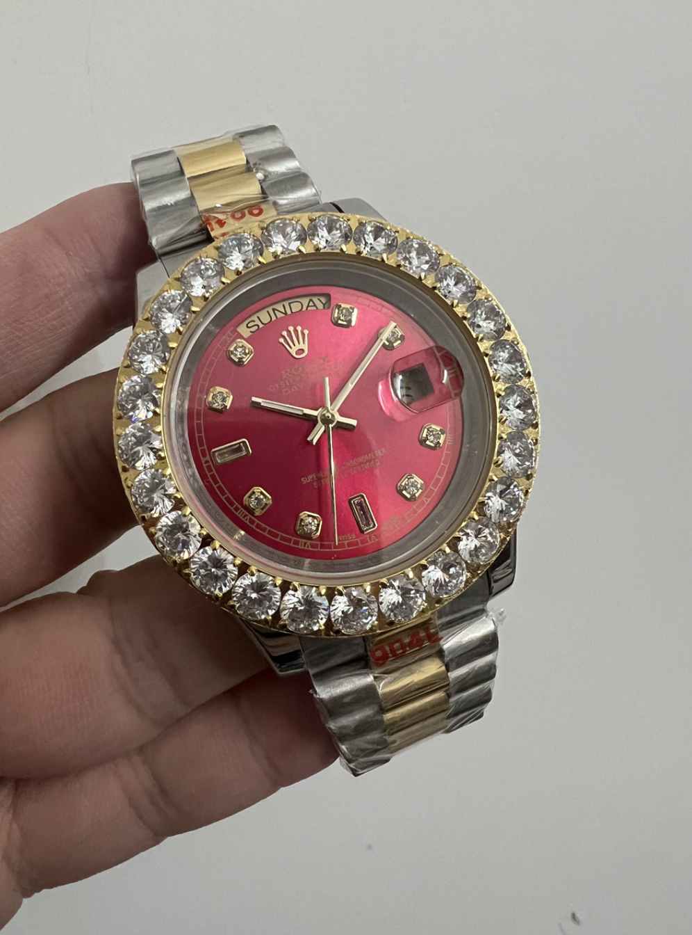 Luxury Ruby Rim Fashion Watch