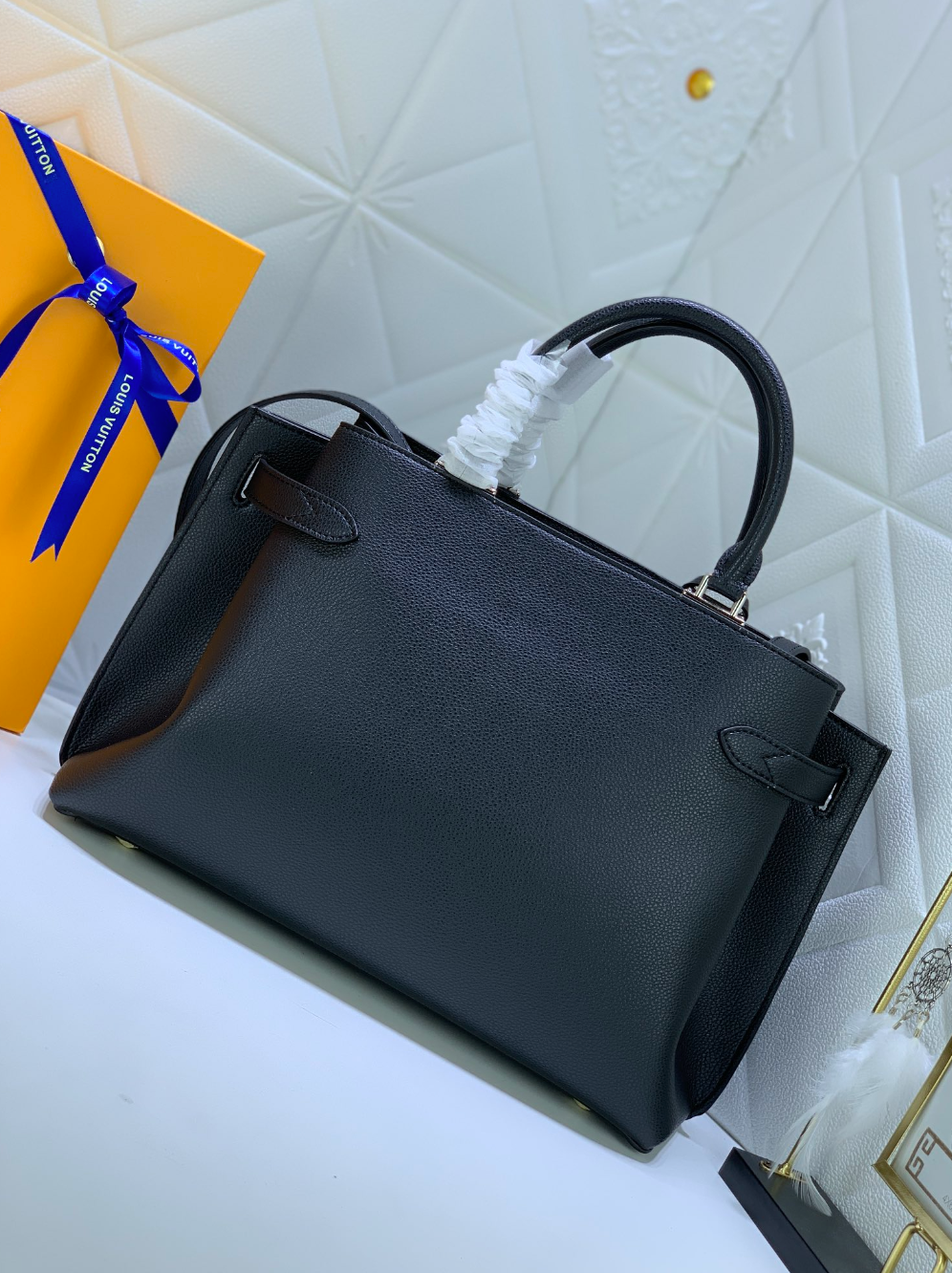 Sleek Black Leather Fashion Handbag