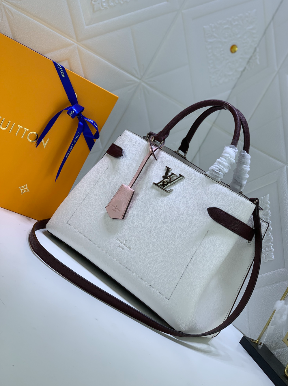 Sleek White Leather Fashion Handbag