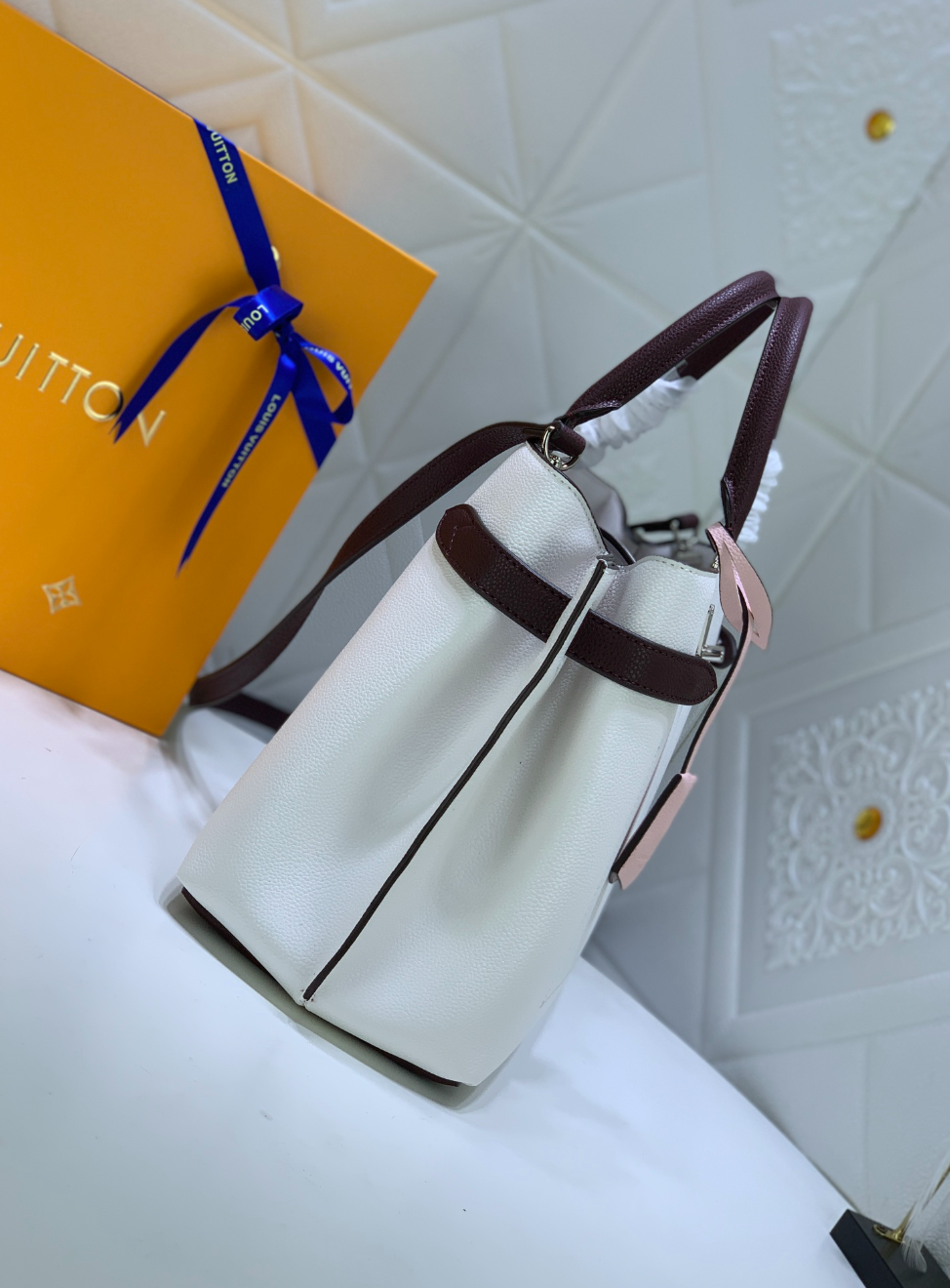 Sleek White Leather Fashion Handbag