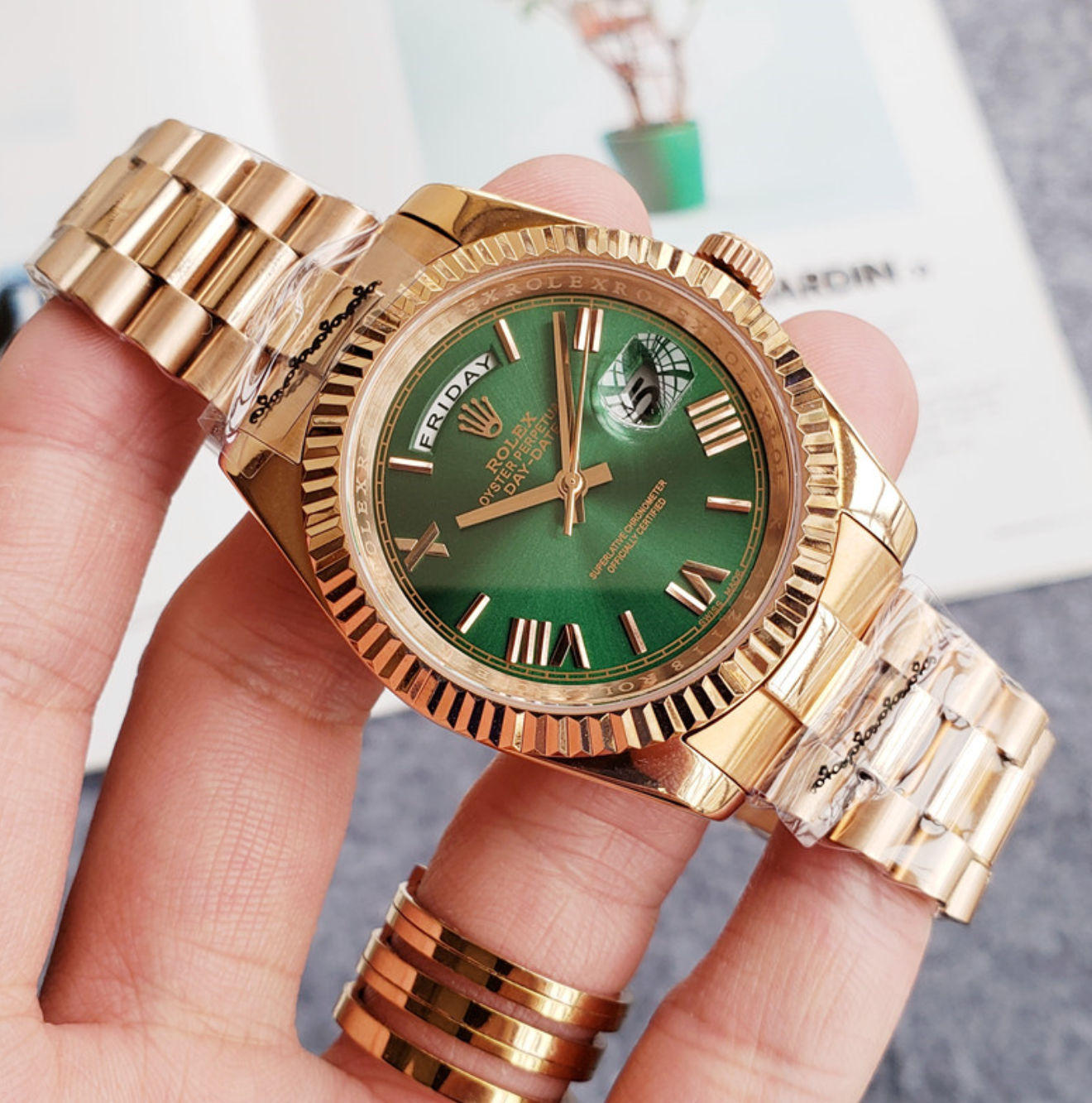 Luxury Reflecting Green Finish Fashion Watch