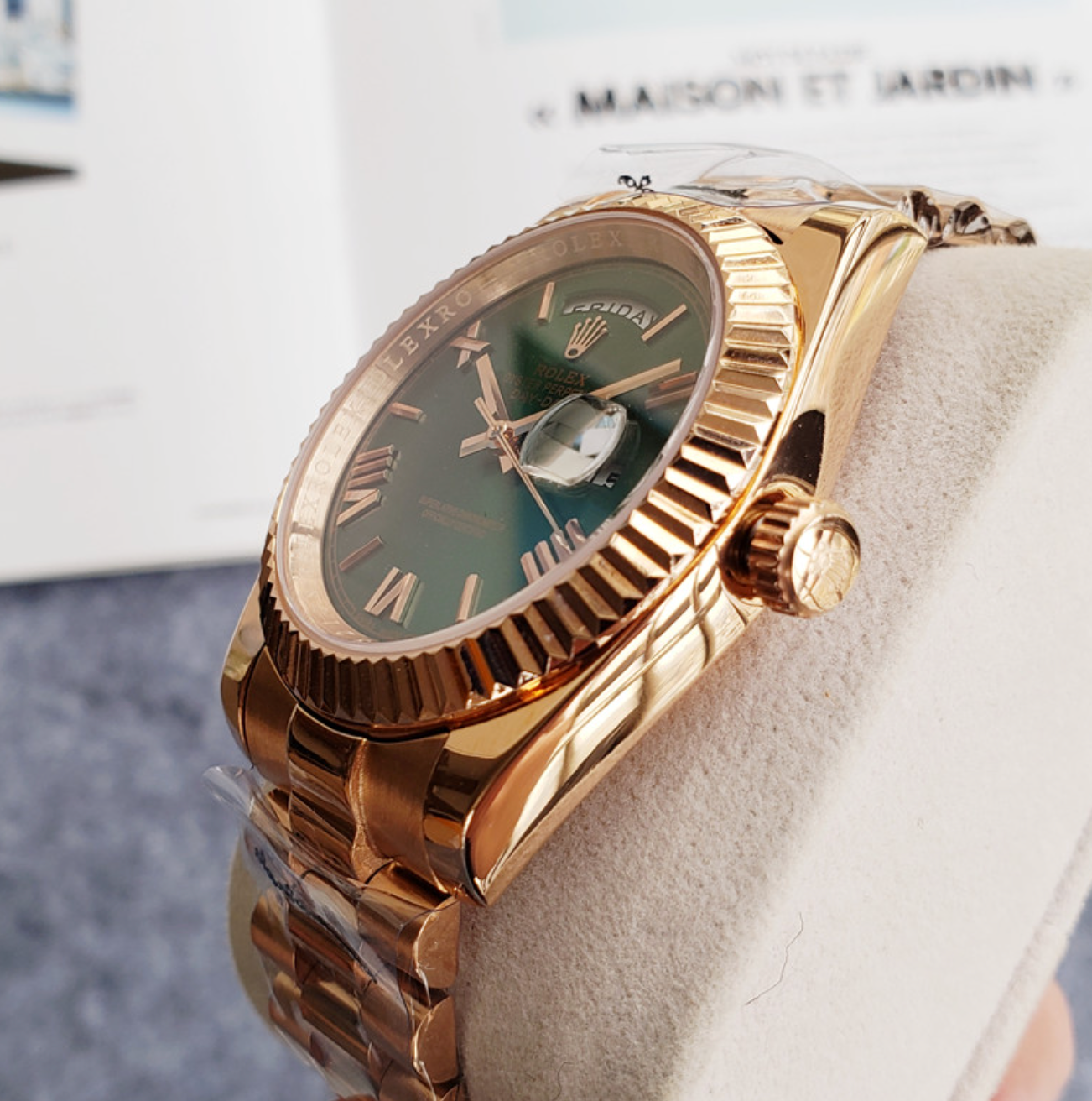 Luxury Reflecting Green Finish Fashion Watch