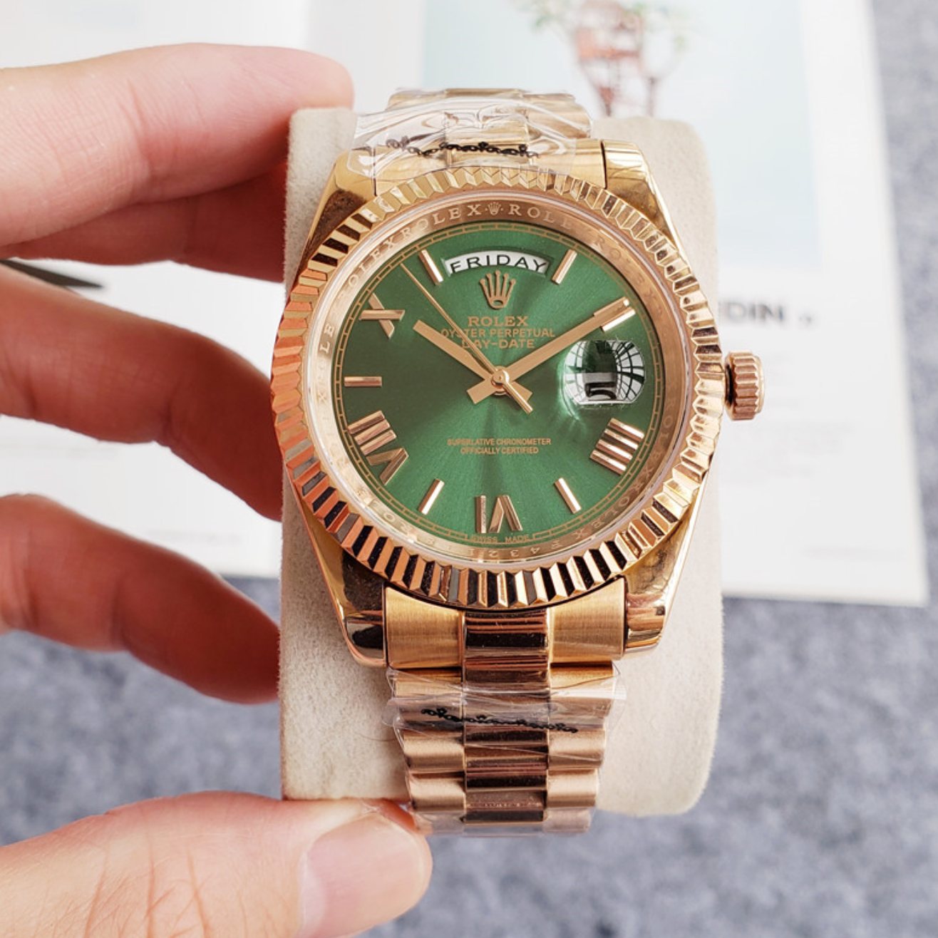 Luxury Reflecting Green Finish Fashion Watch