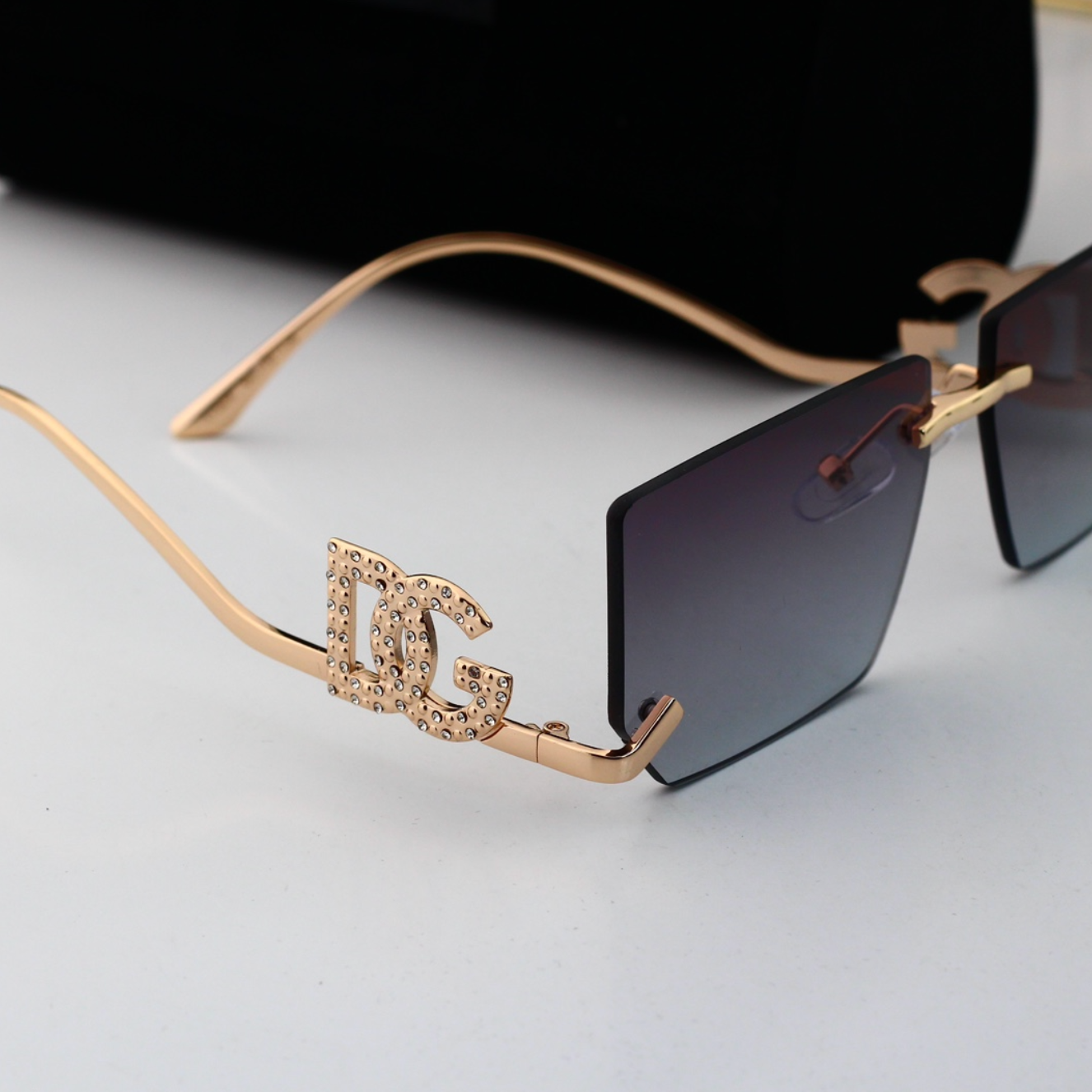 Luxury Gold Edge Shaded Fashion Sunglasses