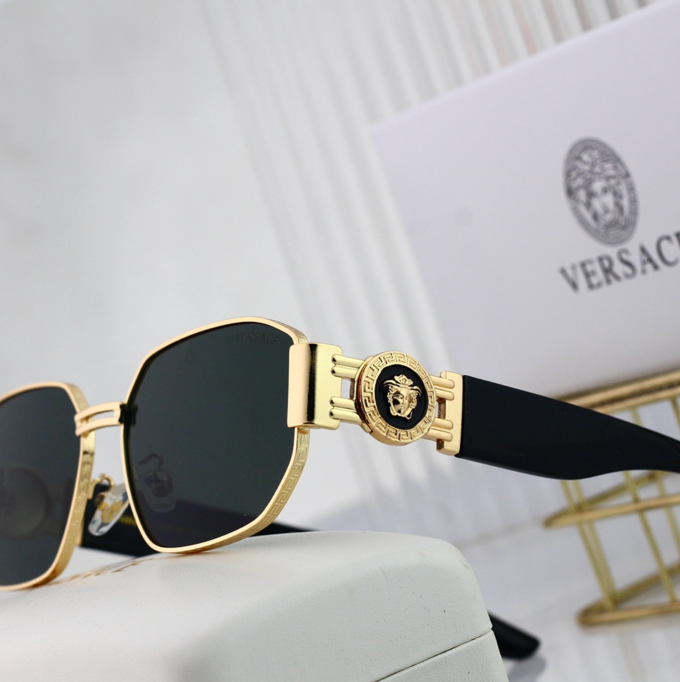 Luxury Medusa Latch Fashion Sunglasses