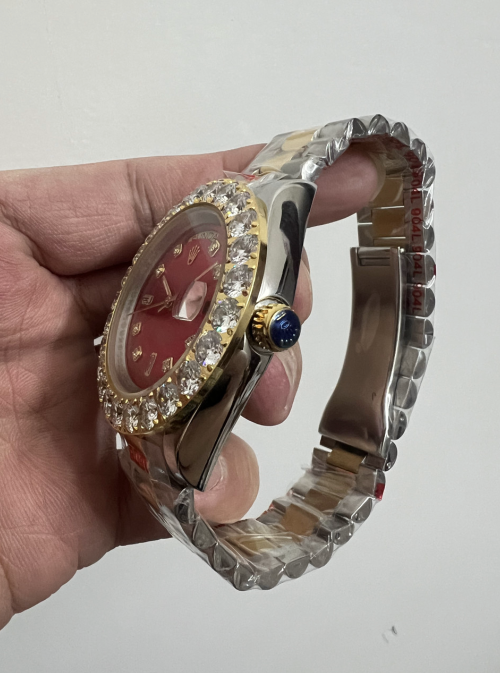 Luxury Ruby Rim Fashion Watch