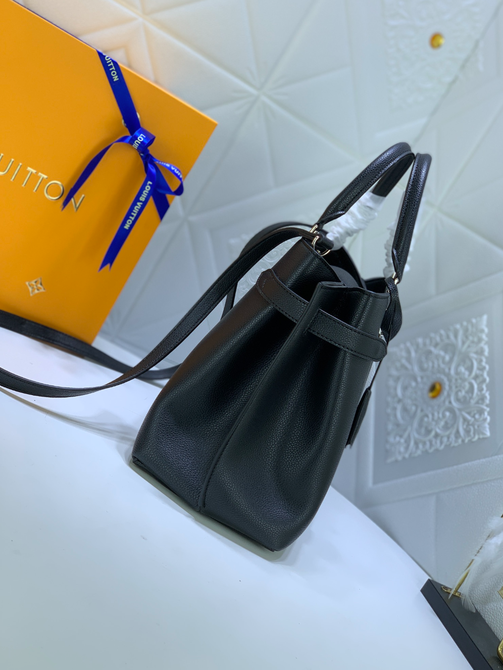 Sleek Black Leather Fashion Handbag