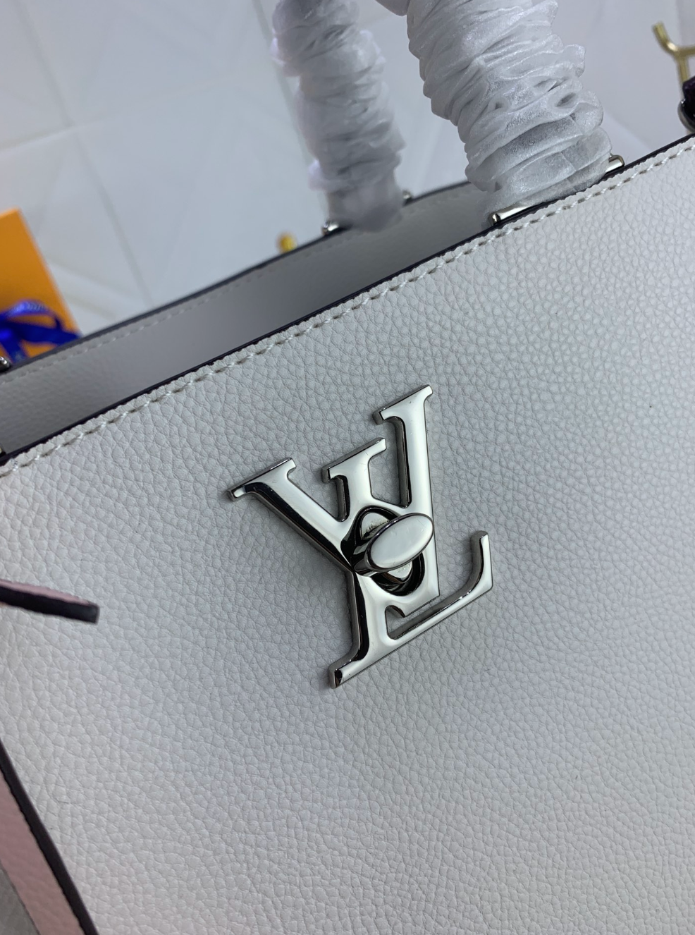 Sleek White Leather Fashion Handbag